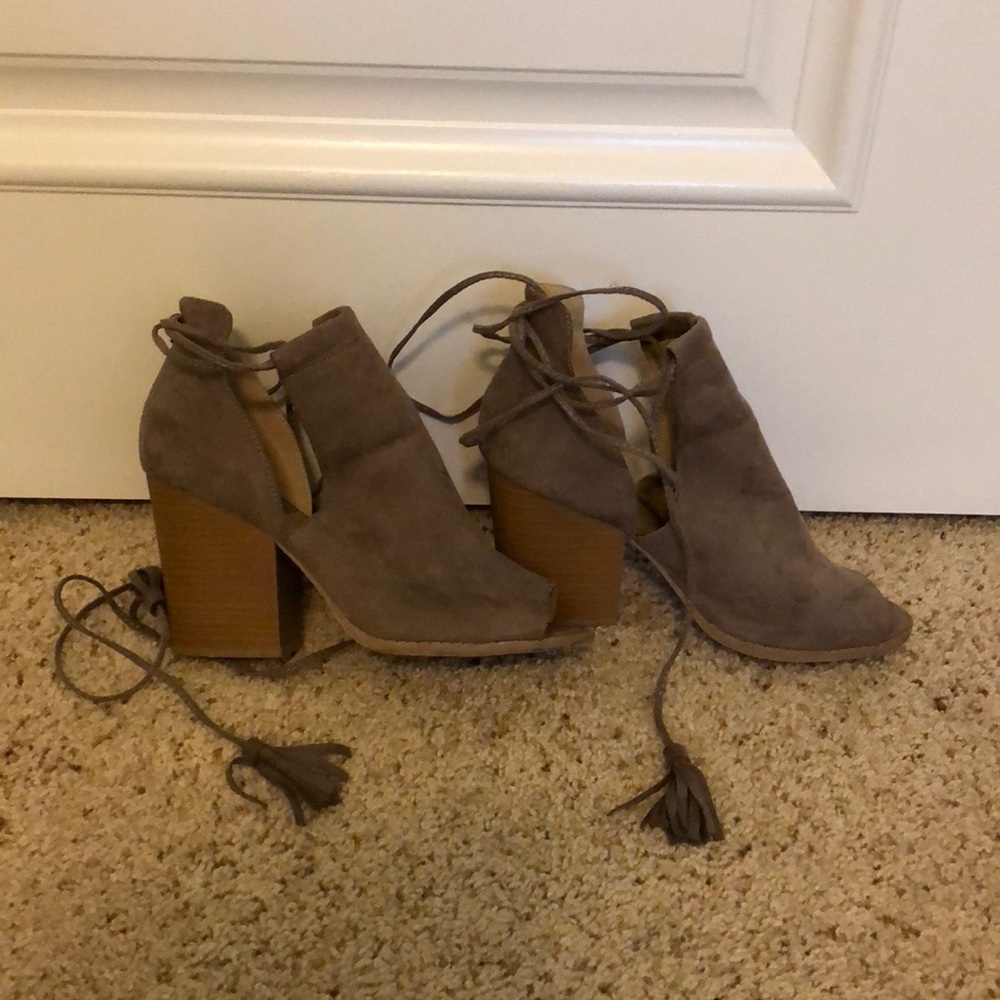 Qupid Tie Booties